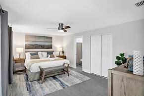 6 BR With Heated Pool Close to Beach