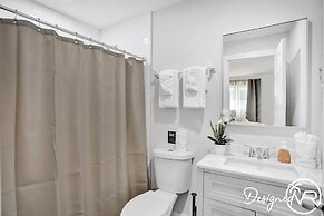 6 BR With Heated Pool Close to Beach