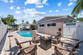 6 BR With Heated Pool Close to Beach