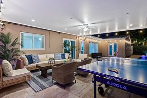 6 BR With Heated Pool Close to Beach