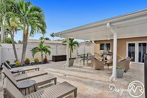 6 BR With Heated Pool Close to Beach