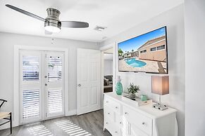 6 BR With Heated Pool Close to Beach