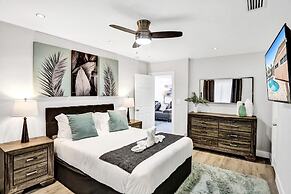 6 BR With Heated Pool Close to Beach