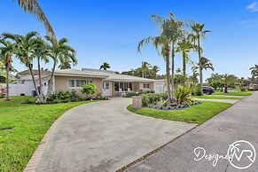 6 BR With Heated Pool Close to Beach