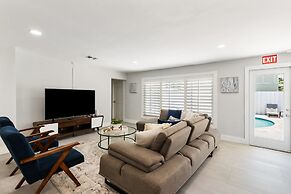 6 BR With Heated Pool Close to Beach