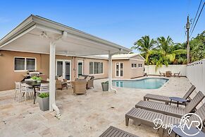 6 BR With Heated Pool Close to Beach