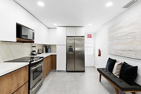 6 BR With Heated Pool Close to Beach