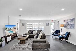 6 BR With Heated Pool Close to Beach