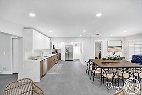 6 BR With Heated Pool Close to Beach