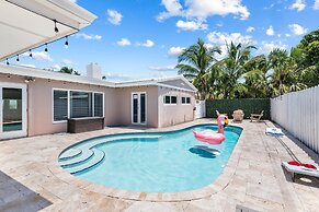 6 BR With Heated Pool Close to Beach