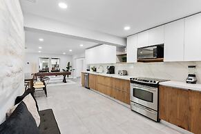 6 BR With Heated Pool Close to Beach