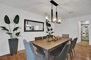 8BR Gem With Pool, Lake View & Tons of Amenities!