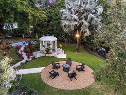 8BR Gem With Pool, Lake View & Tons of Amenities!