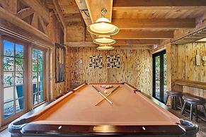 8BR Gem With Pool, Lake View & Tons of Amenities!