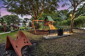 8BR Gem With Pool, Lake View & Tons of Amenities!