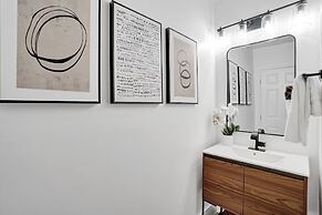 8BR Gem With Pool, Lake View & Tons of Amenities!