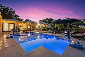 8BR Gem With Pool, Lake View & Tons of Amenities!