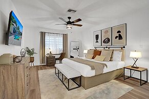 8BR Gem With Pool, Lake View & Tons of Amenities!