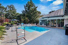 8BR Gem With Pool, Lake View & Tons of Amenities!