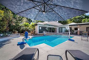 8BR Gem With Pool, Lake View & Tons of Amenities!