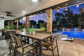 8BR Gem With Pool, Lake View & Tons of Amenities!