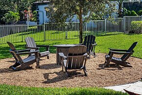 8BR Gem With Pool, Lake View & Tons of Amenities!