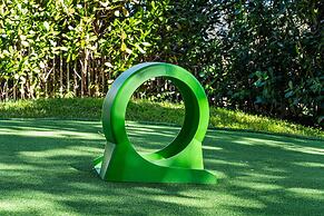 8BR Gem With Pool, Lake View & Tons of Amenities!