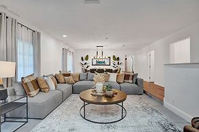 8BR Gem With Pool, Lake View & Tons of Amenities!