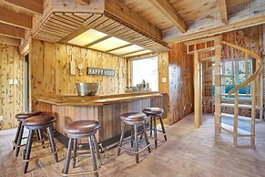 8BR Gem With Pool, Lake View & Tons of Amenities!