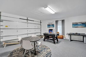 8BR Gem With Pool, Lake View & Tons of Amenities!