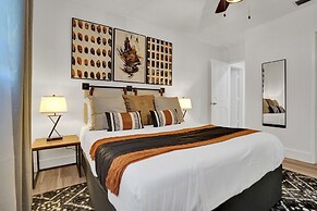 8BR Gem With Pool, Lake View & Tons of Amenities!