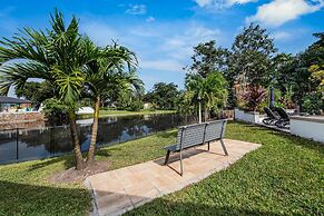 8BR Gem With Pool, Lake View & Tons of Amenities!