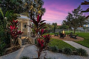 8BR Gem With Pool, Lake View & Tons of Amenities!