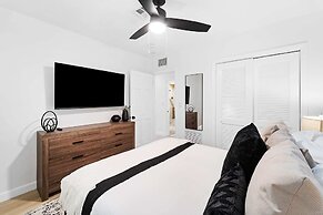 Spacious 8BR w/ Guesthouse + Pool & Tons of Games