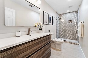 Spacious 8BR w/ Guesthouse + Pool & Tons of Games