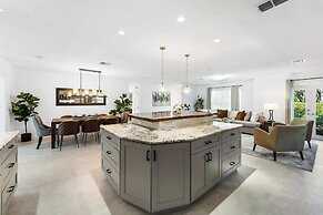 Spacious 8BR w/ Guesthouse + Pool & Tons of Games