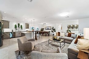 Spacious 8BR w/ Guesthouse + Pool & Tons of Games