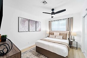 Spacious 8BR w/ Guesthouse + Pool & Tons of Games