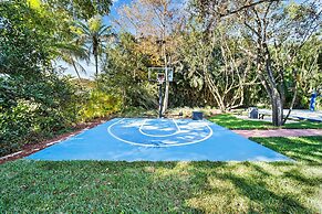 Spacious 8BR w/ Guesthouse + Pool & Tons of Games