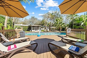 Spacious 8BR w/ Guesthouse + Pool & Tons of Games