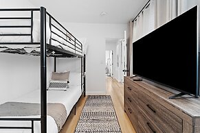 Spacious 8BR w/ Guesthouse + Pool & Tons of Games