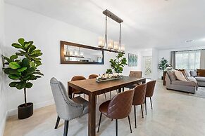 Spacious 8BR w/ Guesthouse + Pool & Tons of Games