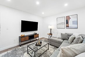 Spacious 8BR w/ Guesthouse + Pool & Tons of Games