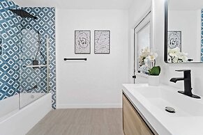 Spacious 8BR w/ Guesthouse + Pool & Tons of Games