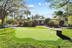 Spacious 8BR w/ Guesthouse + Pool & Tons of Games