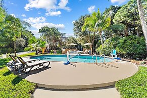 Spacious 8BR w/ Guesthouse + Pool & Tons of Games