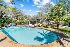 Spacious 8BR w/ Guesthouse + Pool & Tons of Games