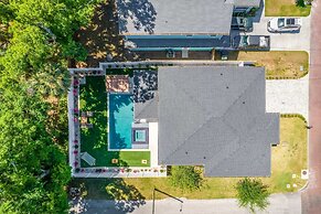 Luxury Tampa Home w/ Pool, Jacuzzi & Amenities