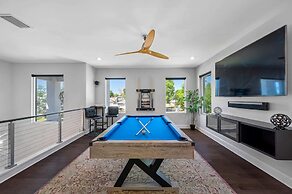 Luxury Tampa Home w/ Pool, Jacuzzi & Amenities