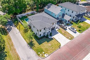 Luxury Tampa Home w/ Pool, Jacuzzi & Amenities